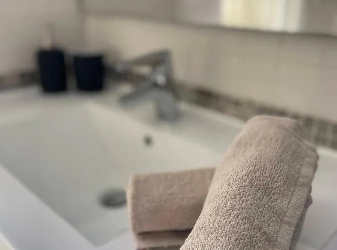 El Cortijo - Pool - Free Parking Apartament